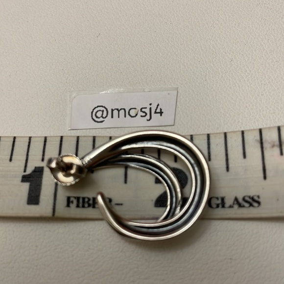 Retired HTF James Avery Open Swirl Earrings - Picture 5 of 5